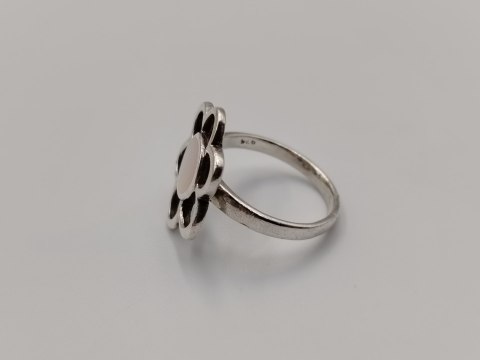 Stary srebrny damski pierścionek ażurowy MASA PERŁOWA KWIAT r. 13 biżuteria