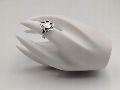 Stary srebrny damski pierścionek ażurowy MASA PERŁOWA KWIAT r. 13 biżuteria