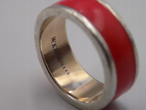 Srebrna obrączka W. Kruk - emalia czerwona roz. 17/18 srebro 925 biżuteria