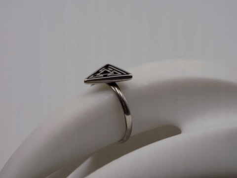 Stary, srebrny, damski pierścionek TRÓJKĄT roz. 16 srebro VINTAGE biżuteria