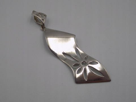 Piękny, damski, srebrny, falisty wisiorek / zawieszka KWIAT - srebro 925