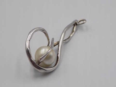 Piękny, damski srebrny wisiorek / zawieszka - PERŁA - srebro