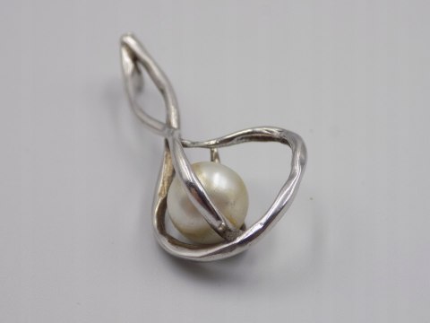 Piękny, damski srebrny wisiorek / zawieszka - PERŁA - srebro